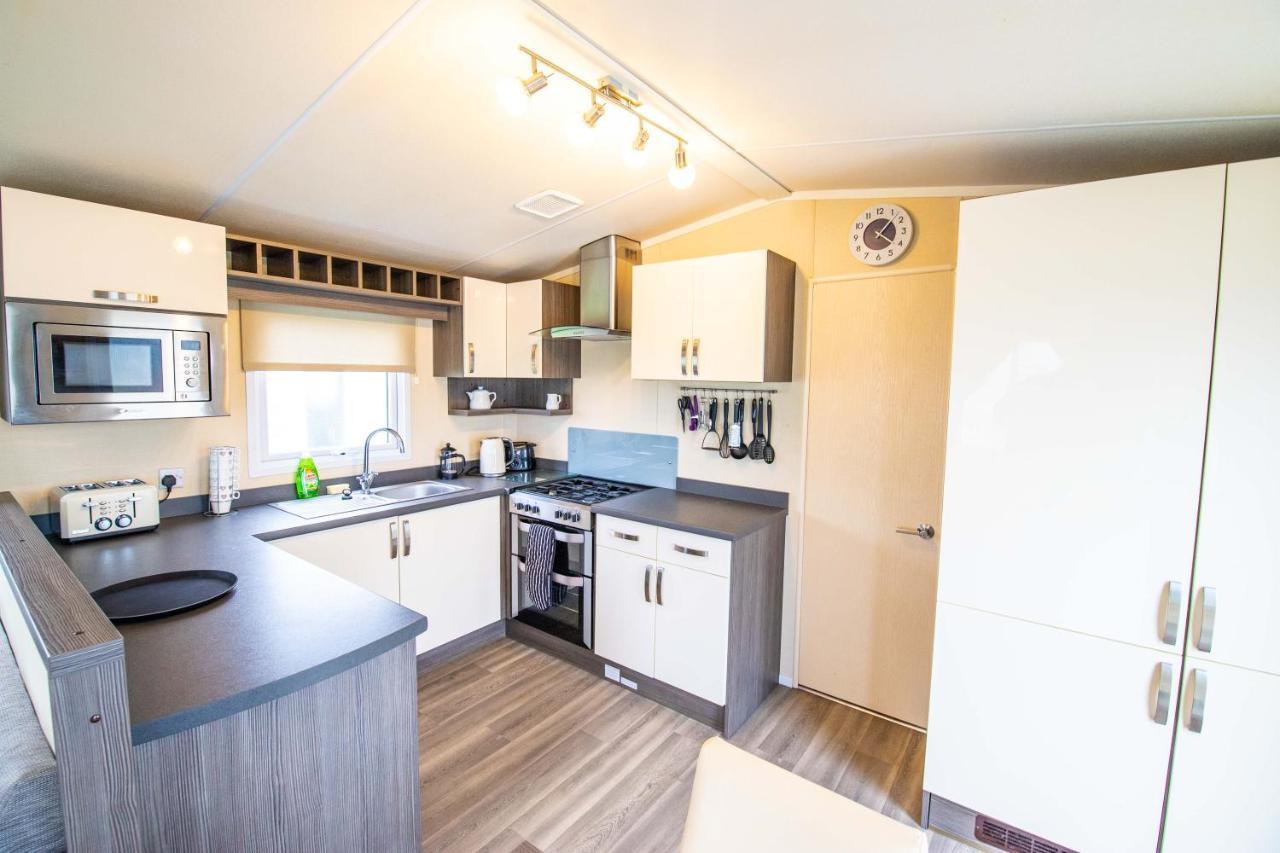 Big Skies Platinum Plus Holiday Home With Wifi, Netflix, Dishwasher, Decking Camber 외부 사진
