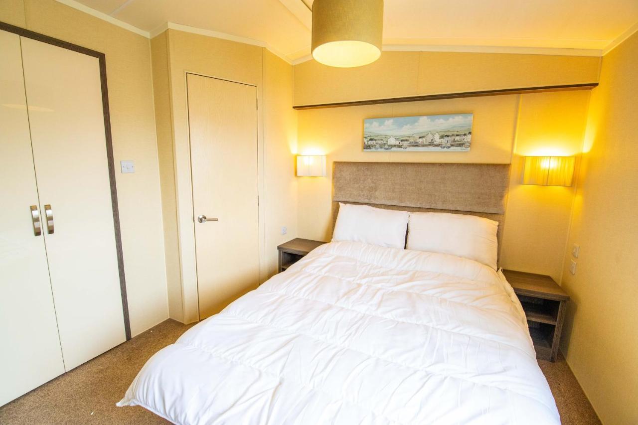 Big Skies Platinum Plus Holiday Home With Wifi, Netflix, Dishwasher, Decking Camber 외부 사진