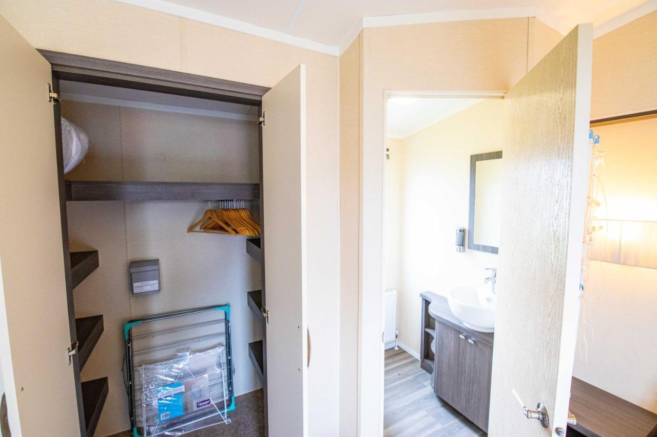 Big Skies Platinum Plus Holiday Home With Wifi, Netflix, Dishwasher, Decking Camber 외부 사진