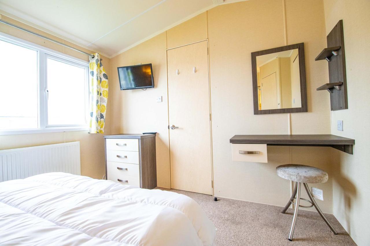 Big Skies Platinum Plus Holiday Home With Wifi, Netflix, Dishwasher, Decking Camber 외부 사진