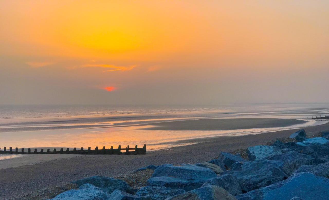 Big Skies Platinum Plus Holiday Home With Wifi, Netflix, Dishwasher, Decking Camber 외부 사진