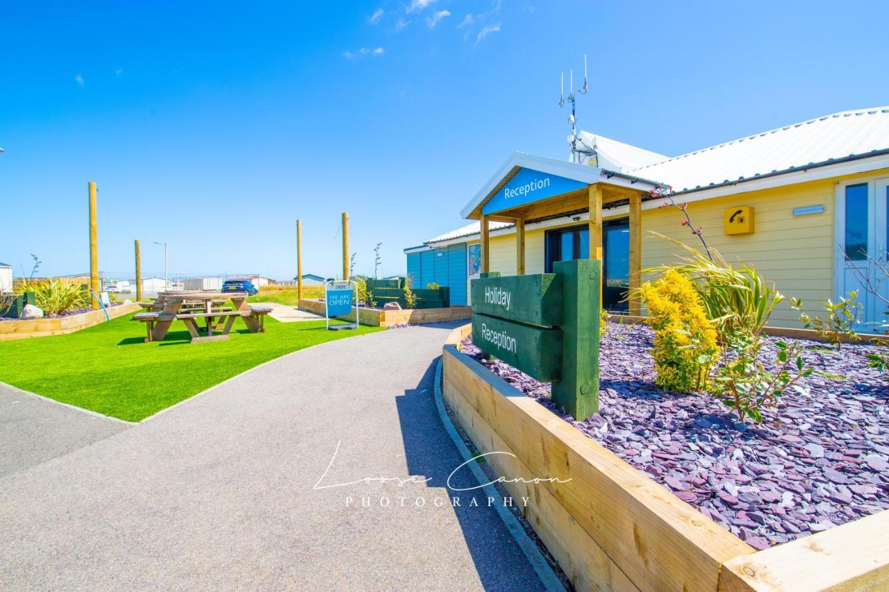 Big Skies Platinum Plus Holiday Home With Wifi, Netflix, Dishwasher, Decking Camber 외부 사진